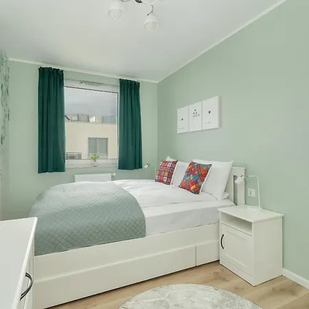 With 2 Bedrooms And Free Garage By Renters * Познань