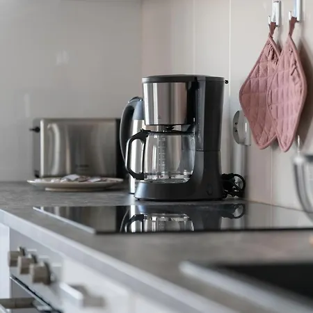 With 2 Bedrooms And Free Garage By Renters