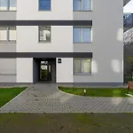 With 2 Bedrooms And Free Garage By Renters * Познань