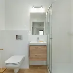 With 2 Bedrooms And Free Garage By Renters Апартаменты