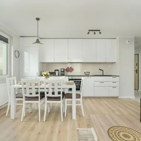 Apartment With 2 Bedrooms And Free Garage By Renters *