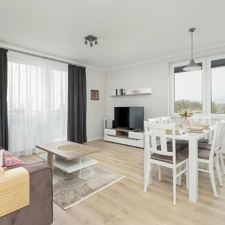 With 2 Bedrooms And Free Garage By Renters Apartment *
