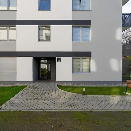 With 2 Bedrooms And Free Garage By Renters * Poznan