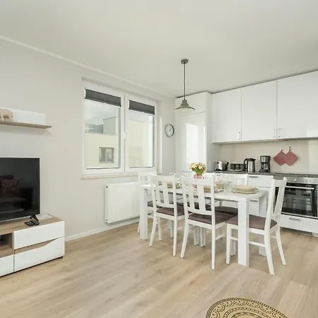 Apartment With 2 Bedrooms And Free Garage By Renters *