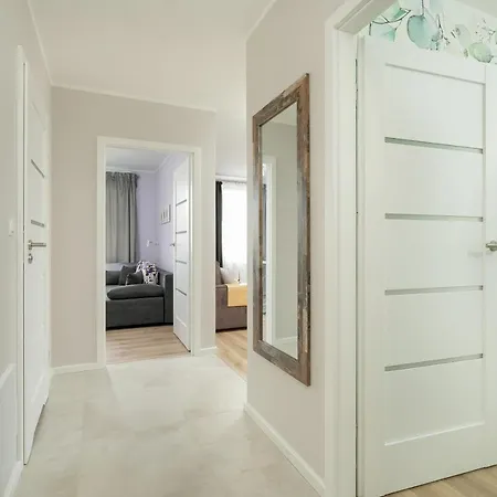 Apartment With 2 Bedrooms And Free Garage By Renters