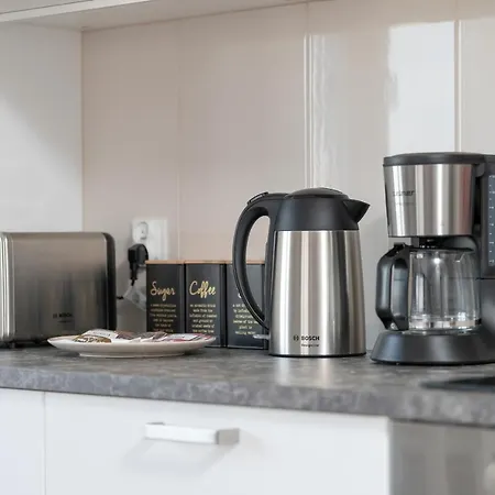 With 2 Bedrooms And Free Garage By Renters Apartment Poznan