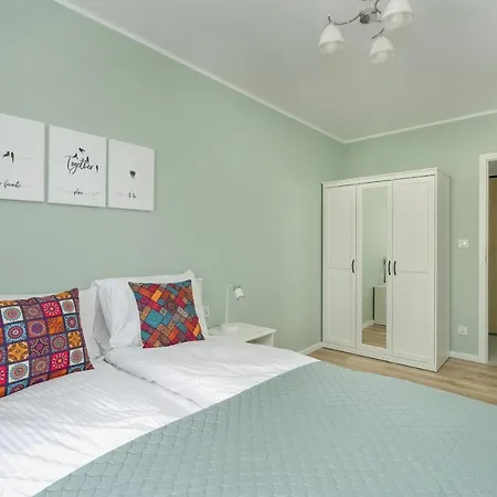 With 2 Bedrooms And Free Garage By Renters Apartment Poznan