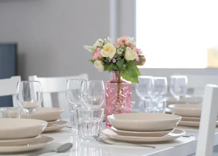 With 2 Bedrooms And Free Garage By Renters 아파트 포즈난