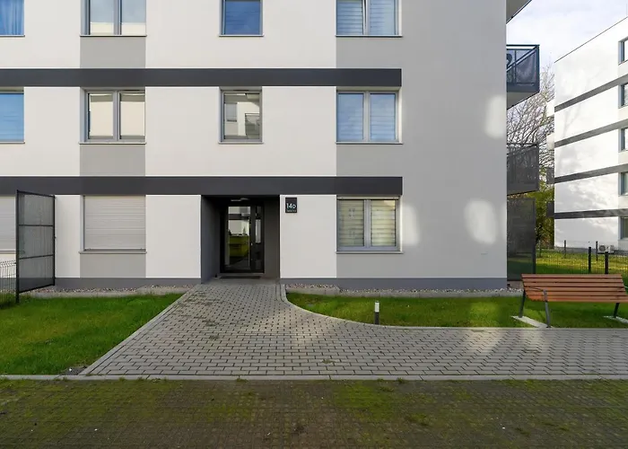 With 2 Bedrooms And Free Garage By Renters * 포즈난