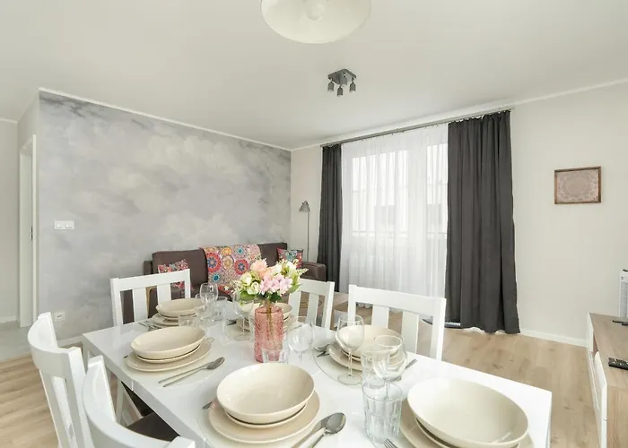 With 2 Bedrooms And Free Garage By Renters 아파트 포즈난