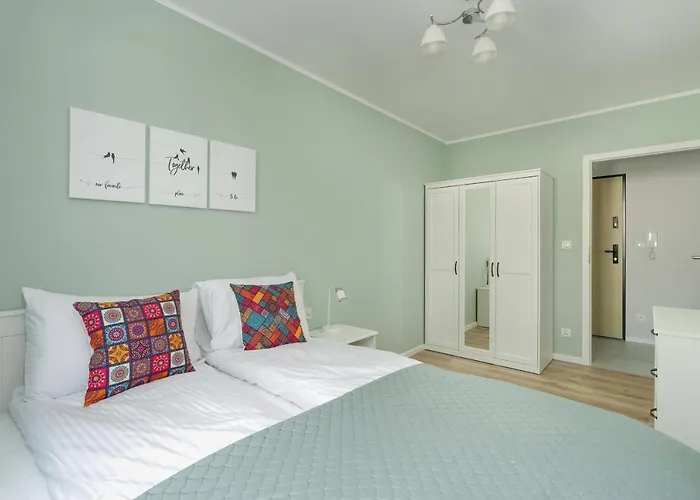 With 2 Bedrooms And Free Garage By Renters 아파트 포즈난